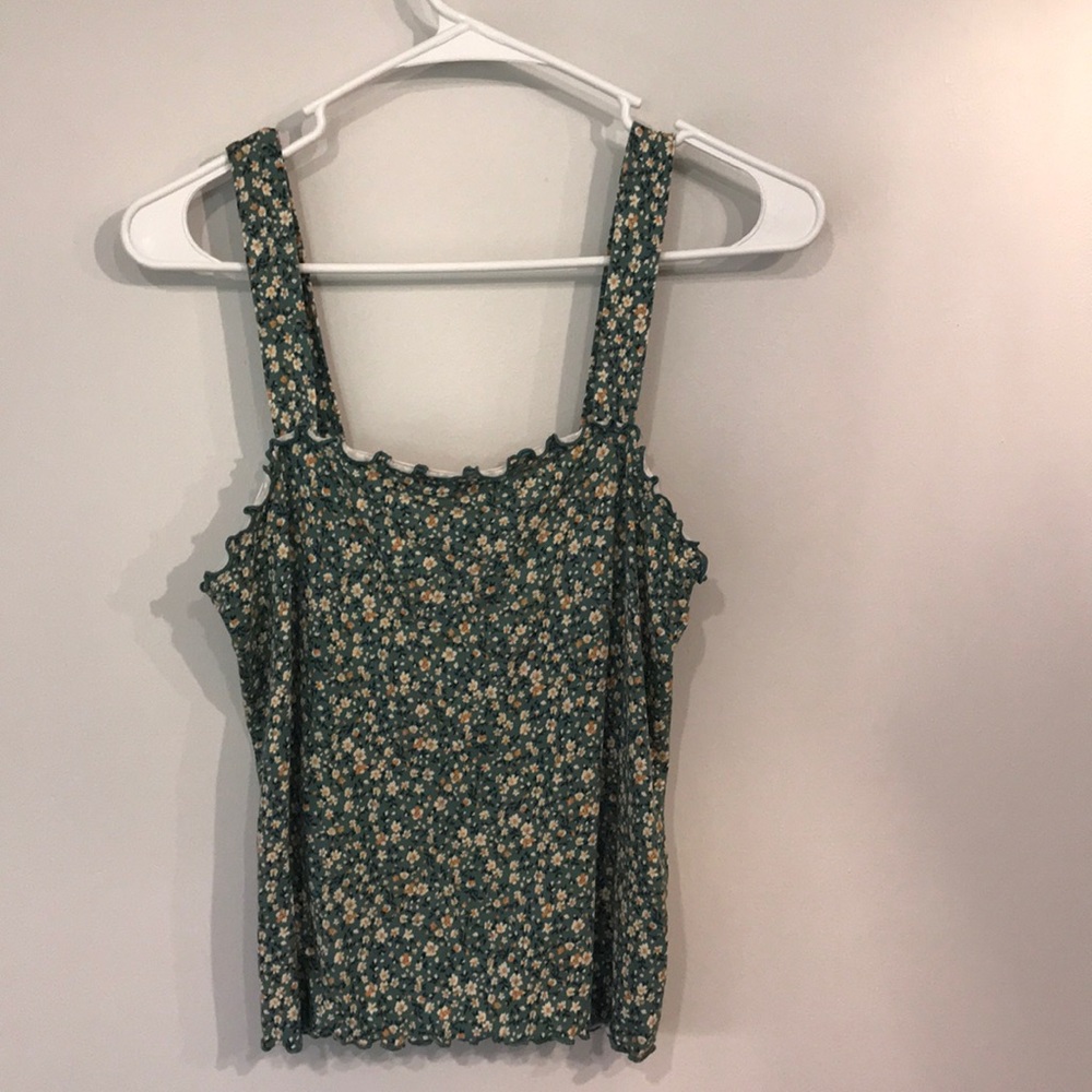 American Eagle medium crop top. Floral green.